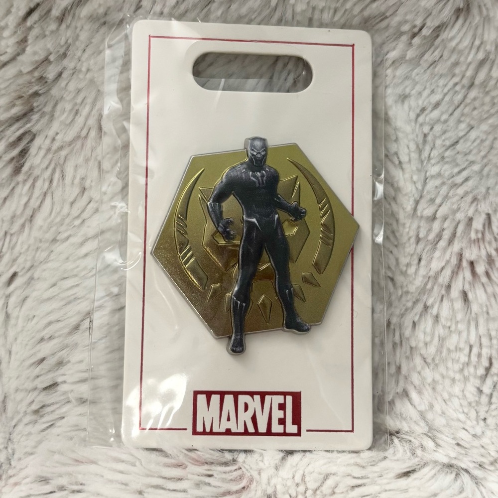 Disney Authentic Pin Trading Black Panther Gold Pin Marvel Avengers